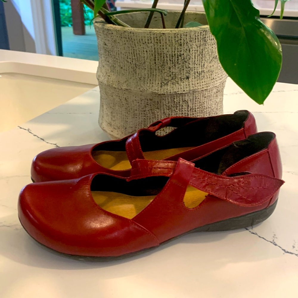 Figura Shoes Handmade in Israel, Size 40 or 9 1/2